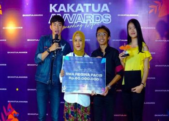 Pensi SMAN 99 dan SMA Regina Pacis Juara Kakatua Awards 2019