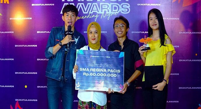 Pensi SMAN 99 dan SMA Regina Pacis Juara Kakatua Awards 2019