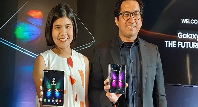 Ponsel Lipat ini Jadi Incaran Milenial