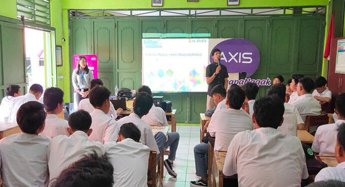 Edukasi Bijak Bersosial Media di 100 SMA/SMK se-Jabodetabek