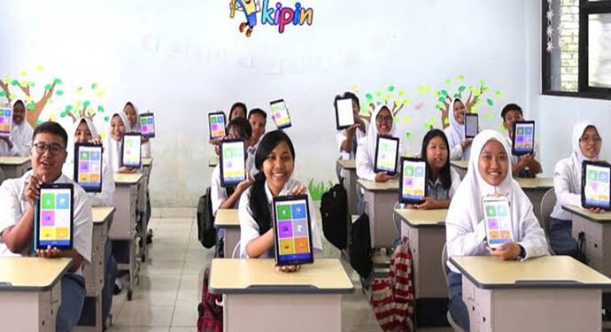 Para siswa menggunakan aplikasi Kipin School 4.0. (Foto: istimewa/youngster.id)