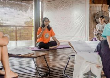 Ningrum Ambarsari : Memasyarakatkan Yoga Lewat Komunitas