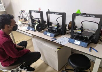 Sampoerna University Produksi Pelindung Wajah Dengan Teknologi 3D