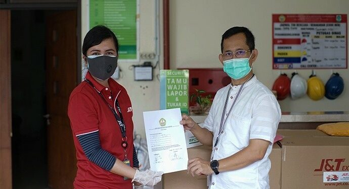 J&T Express Tangerang Salurkan Bantuan APD Dan Masker Bagi RS Rujukan Covid-19