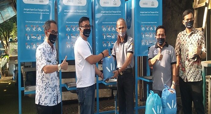 Dukung PKL, Youtap Bangun Fasilitas Cuci Tangan di Bandung