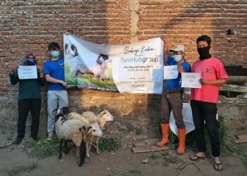 TaniHub Group Salurkan Hewan Kurban Untuk Petani