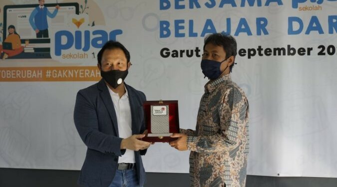 Percepat Digitalisasi Pendidikan, Direktur EBIS Telkom Tinjau Langsung Pemanfaatan Pijar Sekolah di SMAN 8 Garut