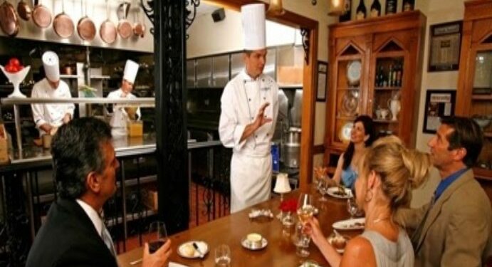 Mau Kerja di Industri Resto dan Food Service? Ini Keahlian yang Harus Kalian Siapkan