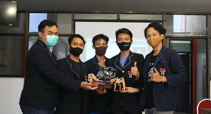 Robot Pemadam Kebakaran Ini Dibuat Untuk Medan Yang Sulit