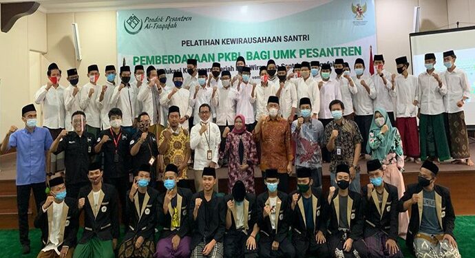 Telkom Dukung Pesantren Go Digital Dengan Kartu Santri