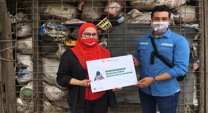 Coca Cola Bantu Ribuan Pemulung dan Petugas Persampahan