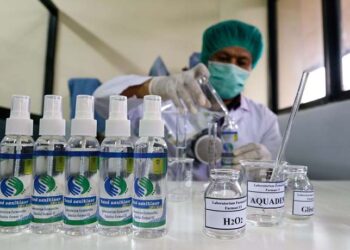 Mahasiswa Unair Olah Limbah Kulit Udang Jadi Hand Sanitizer