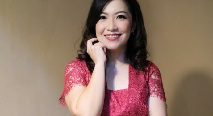 Andrina Effendi : Sukses Berkat Inovasi Batik Jadi Busana Kekinian