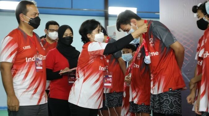 Telkom Berikan Beasiswa untuk Sepuluh Pemenang IndiHome Gideon Badminton Academy Selama Setahun