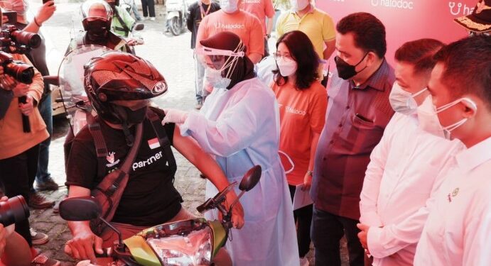 Halodoc - Gojek Vaksinasi Drive-Thru