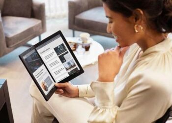 Lenovo Luncurkan PC Layar Lipat Pertama di Dunia