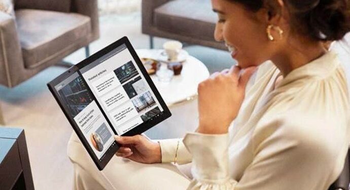 Lenovo Luncurkan PC Layar Lipat Pertama di Dunia