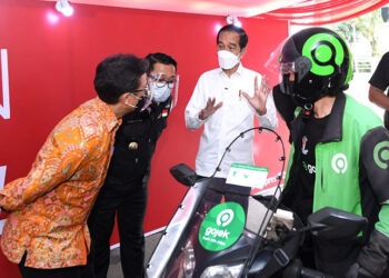 Presiden Jokowi Tinjau Vaksinasi