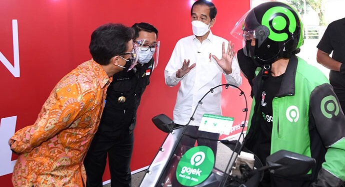 Presiden Jokowi Tinjau Vaksinasi