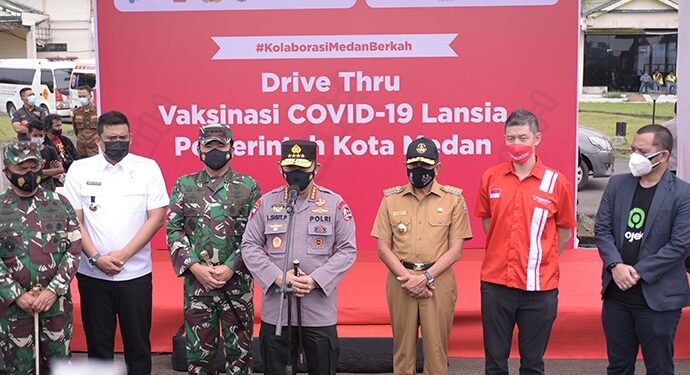 Pos pelayanan vaksinasi Covid-19 di Medan