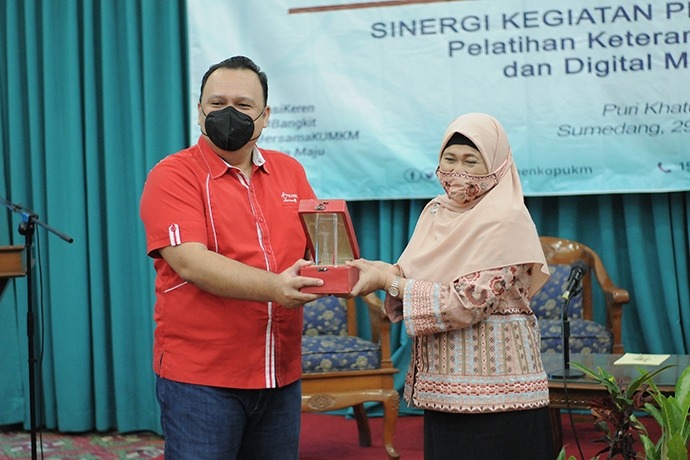 Telkomsel Kemenkop UKM
