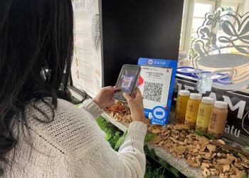 Minum Jamu Tradisional Bayar Pakai Dompet Digital