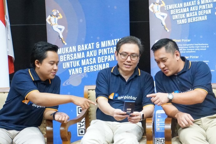 Lutvianto dan cofounder Aku Pintar