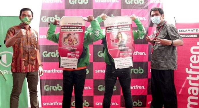 Smartfren Gandeng Grab Layani Kebutuhan Internet Tanpa Harus Keluar Rumah