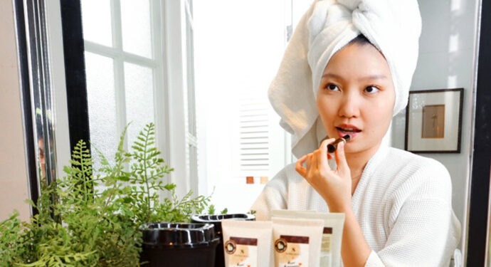 Produk kolaborasi Kopi Kenangan dan Somethinc