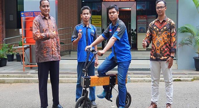 sepeda listrik dengan rangka komposit bambu.