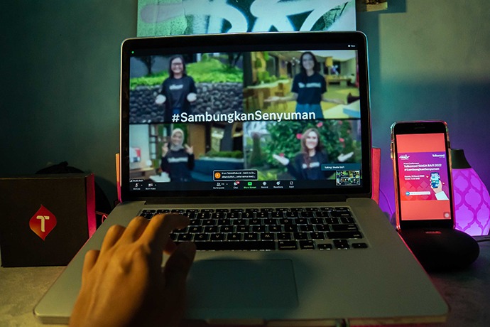 Telkomsel Siaga Sambungkan Senyuman