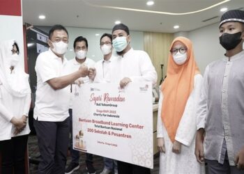 Telkom - penyerahan bantuan