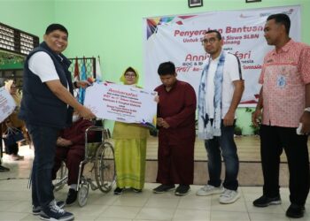 Telkom sumbang komputer