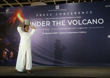 Pertunjukan teater Under the Volcano