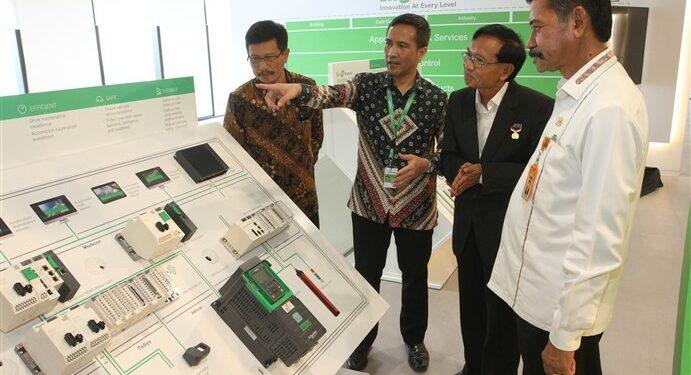 Kemendikbud Ristek x Schneider Electric