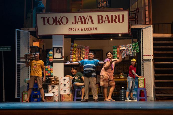 Teater Musikal Cek Toko Sebelah