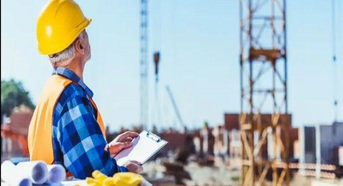 tukang konstruksi bangunan