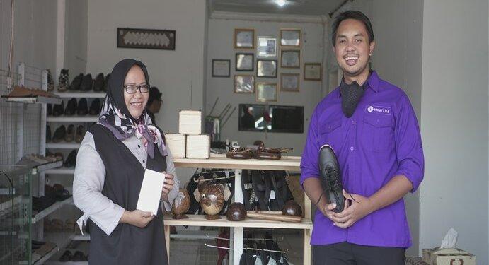 Andi Taufan dan mitra Amartha