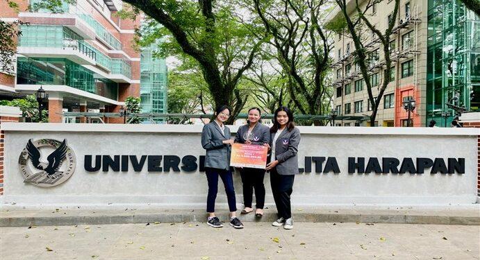 mahasiswa Farmasi Universitas Pelita Harapan (UPH)