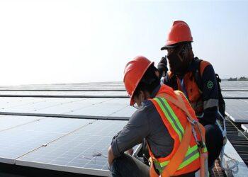 Tim Xurya Melakukan Perawatan PLTS Atap