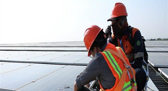 Tim Xurya Melakukan Perawatan PLTS Atap