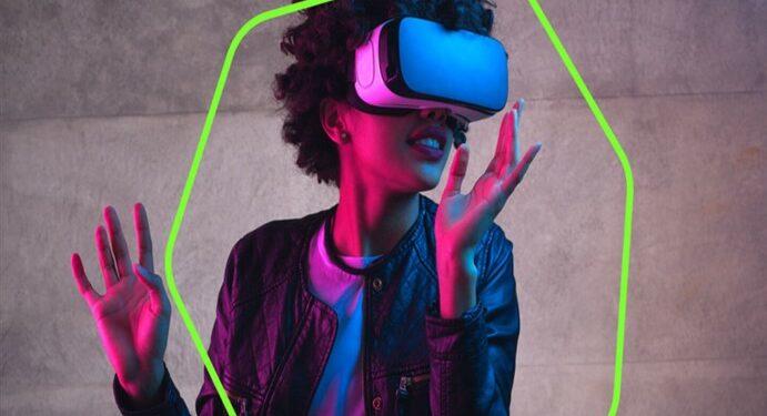 Metaverse fashion digital