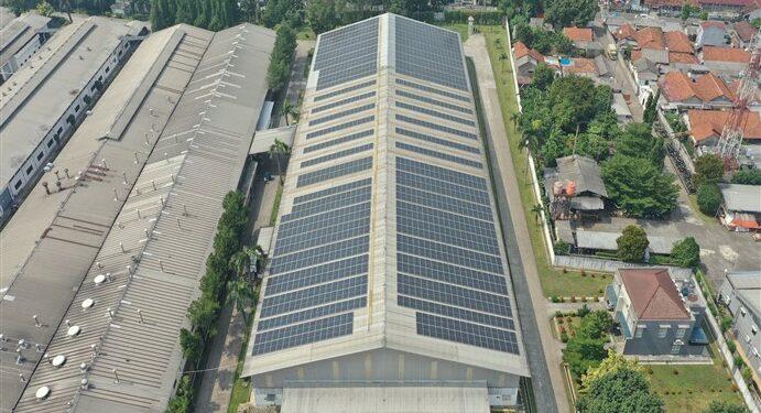 PLTS Atap Xurya di pabrik Serena