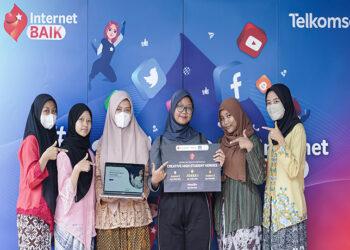 Awarding Internet BAIK Heroes
