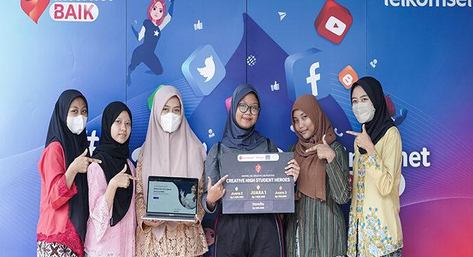 Awarding Internet BAIK Heroes