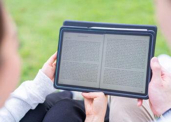 Tablet Dengan Layar Bertekstur Kertas yang Nyaman untuk Mata