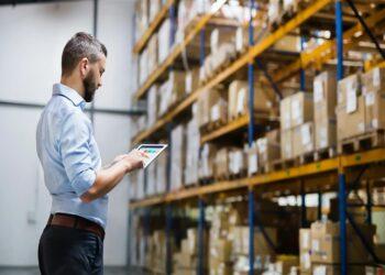 mengelola stok barang