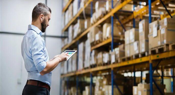 mengelola stok barang