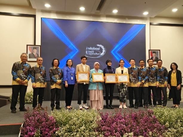 Tim Pakar IRN dan 4 peneliti terbaik IRN 2023/2024. (Foto:stevy widia/youngster.id) 