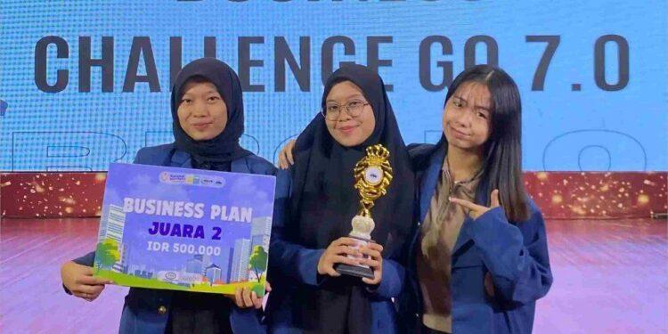 Tim Mahasiswa UNAIR Buat Wadah Alternatif Pengganti Styrofoam